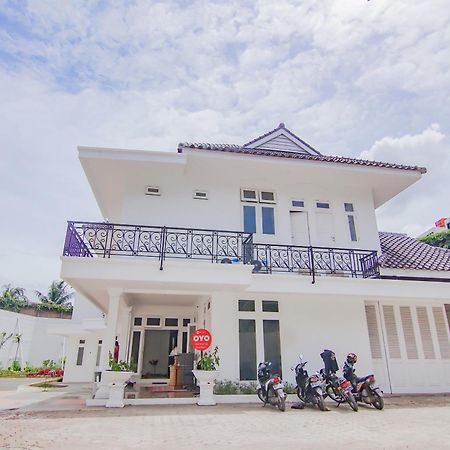 Super Oyo Capital O 90342 Kemang Garden Hotel Jakarta Buitenkant foto