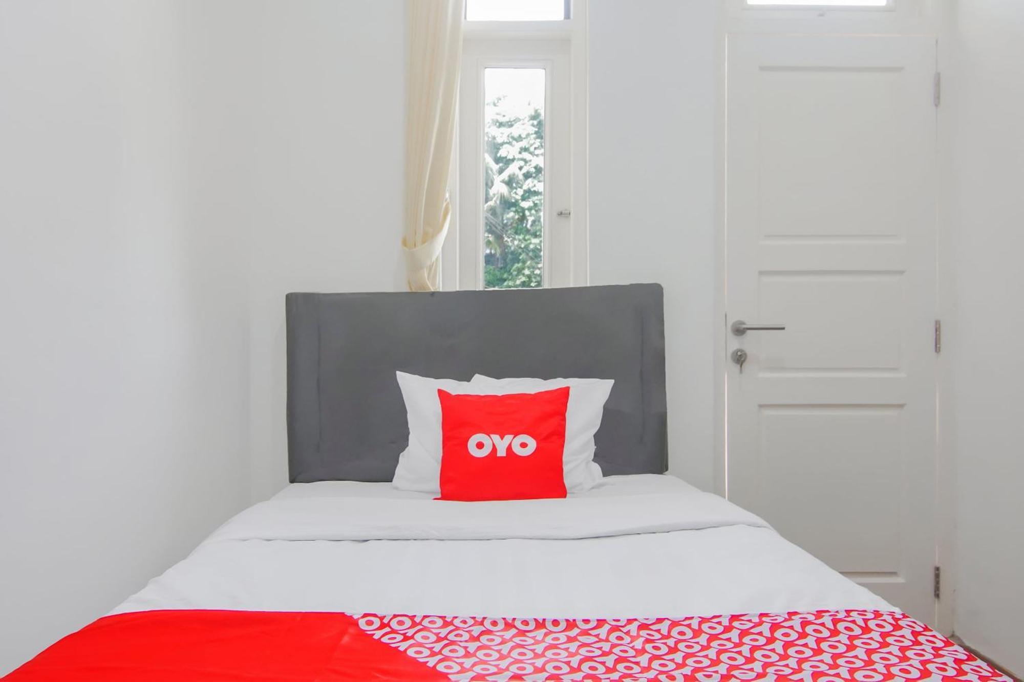 Super Oyo Capital O 90342 Kemang Garden Hotel Jakarta Buitenkant foto