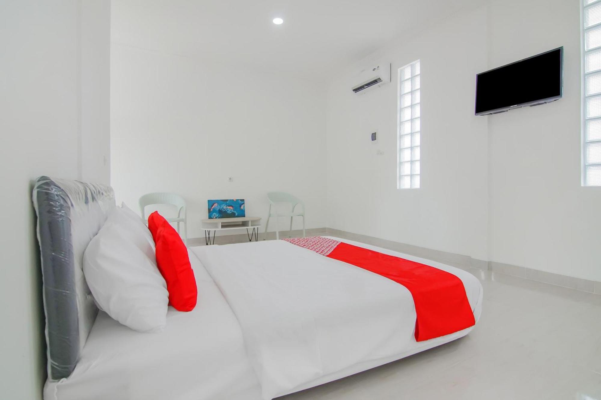Super Oyo Capital O 90342 Kemang Garden Hotel Jakarta Buitenkant foto