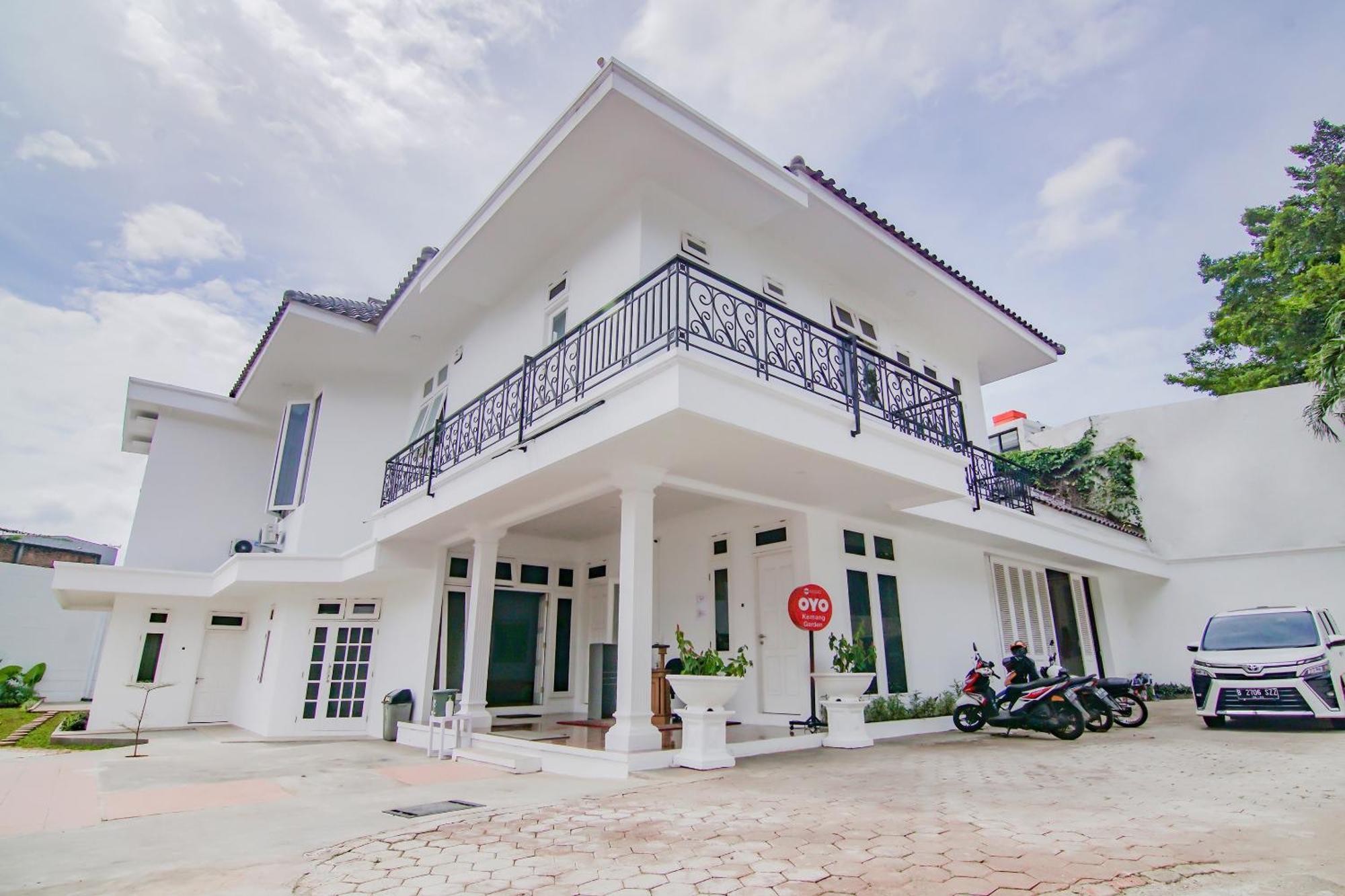 Super Oyo Capital O 90342 Kemang Garden Hotel Jakarta Buitenkant foto