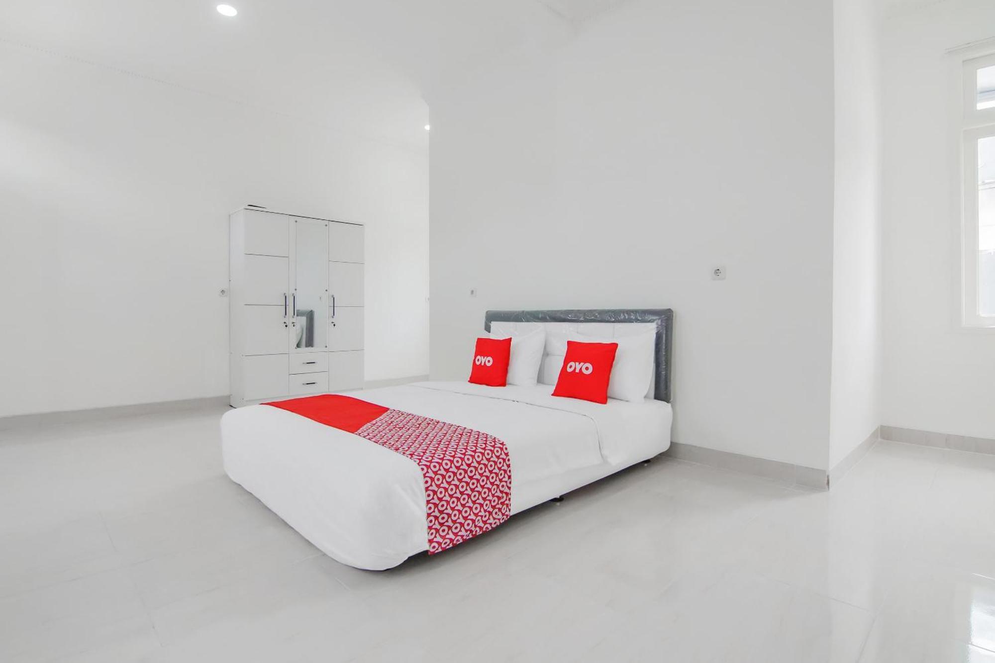 Super Oyo Capital O 90342 Kemang Garden Hotel Jakarta Buitenkant foto